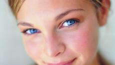 उचित पोषण के साथ अपने चेहरे की त्वचा की स्थिति में सुधार कैसे करें