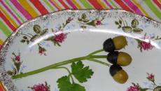 We make decorations from olives for dishes Hedgehog for serving olives and black olives