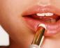 Suhe ustnice: razlog.  Ustnice se sušijo in lupijo.  Ustnice počijo.  Zakaj?  Kaj storiti?  Ustnice se lupijo in počijo
