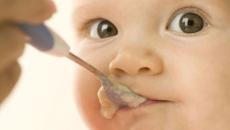 Възможно ли е да се разрежда бебешка каша със смес и как да го направите правилно